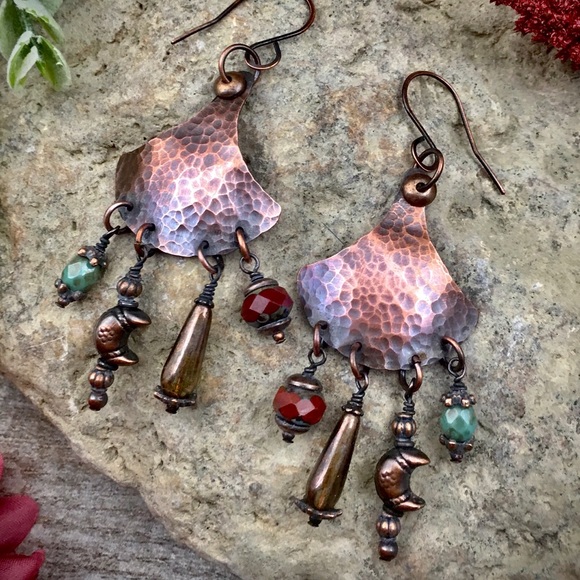 Hammered copper Czech glass bead dangle earrings - Picture 4 of 5